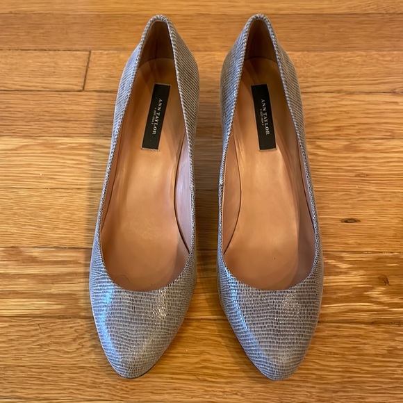 Ann Taylor Perfect Kitten Heels, Forest Moss, 7.5 M - Picture 2 of 5